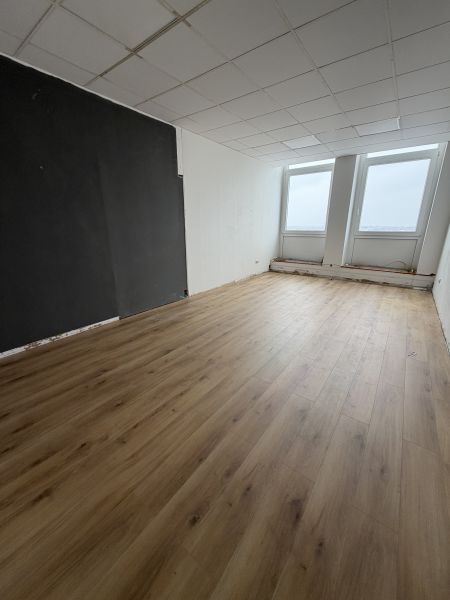 60 qm Bürofläche in Neukölln 9. OG zu vermieten: Perfekte Arbeitsumgebung für Ihr Business! Bild 1