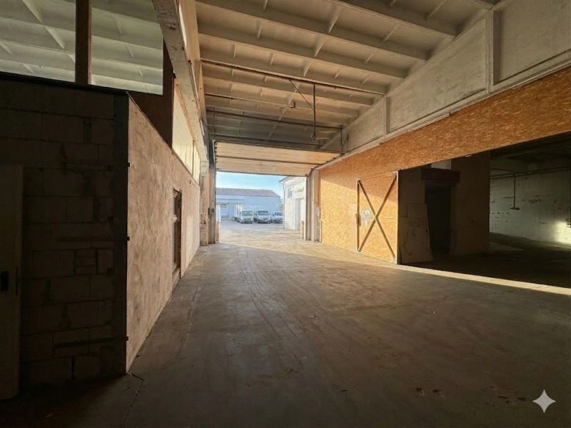 Vielseitiges Gewerbeensemble im Erdgeschoss – Gastronomie, Hallenflächen & Büro – insgesamt ca. 848, Bild 2