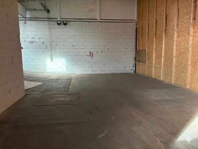 Vielseitiges Gewerbeensemble im Erdgeschoss – Gastronomie, Hallenflächen & Büro – insgesamt ca. 848, Bild 3