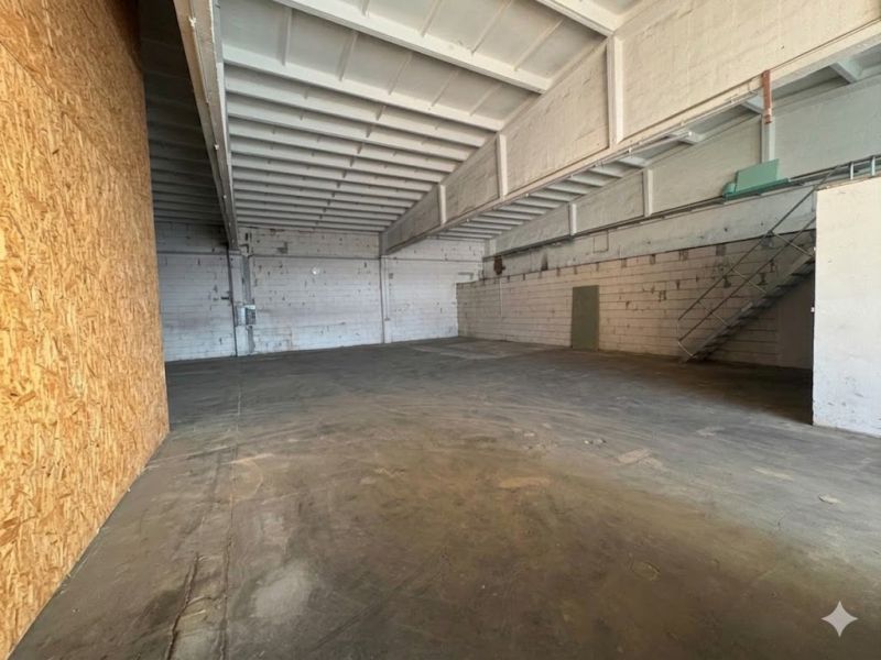 Vielseitiges Gewerbeensemble im Erdgeschoss – Gastronomie, Hallenflächen & Büro – insgesamt ca. 848, Bild 1