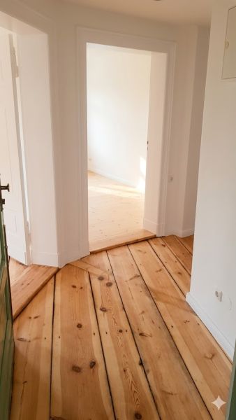 Am S-Bahnhof Strausberg! Helle 2-Zimmer-Wohnung mit Dielenboden - Photo 3