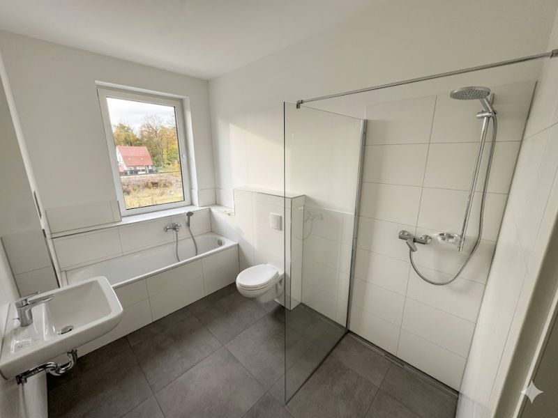 Wohnen am Stienitzsee, hochwertig und stilvoll saniert 138,74 qm 5 Zimmer mit großem Balkon - Photo 2