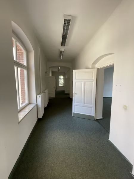 Büroetage mit 122 qm in denkmalgeschützter Stadtvilla, Bahnhof KW (83 qm großen Saal) Bild 3