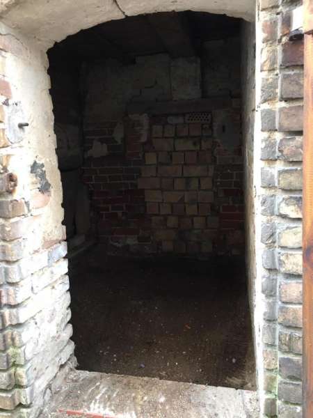 60 qm Remise mit ca. 130 qm Freifläche Bild 3