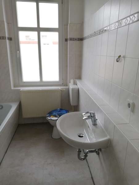 nur mit gültigem WBS: Helle 3-Zimmerwohnung mit Balkon zum Hinterhof - Foto 3