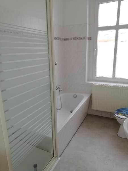 nur mit gültigem WBS: Helle 3-Zimmerwohnung mit Balkon zum Hinterhof - Foto 2