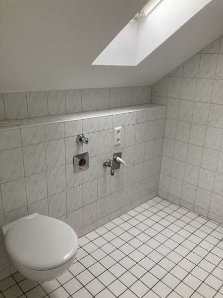 Lichtdurchflutete 1-Zimmer-Dachgeschosswohnung - Photo 3