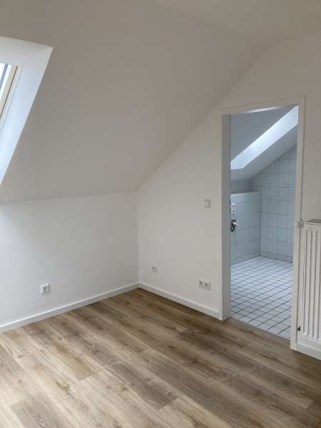 Lichtdurchflutete 1-Zimmer-Dachgeschosswohnung - Photo 1