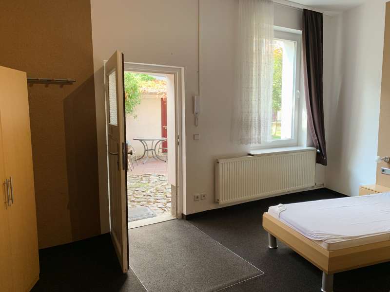 Studentenwohnheim: Möbliertes 1-Zimmer-Apartment mit kleinem Gartenanteil - Photo 4